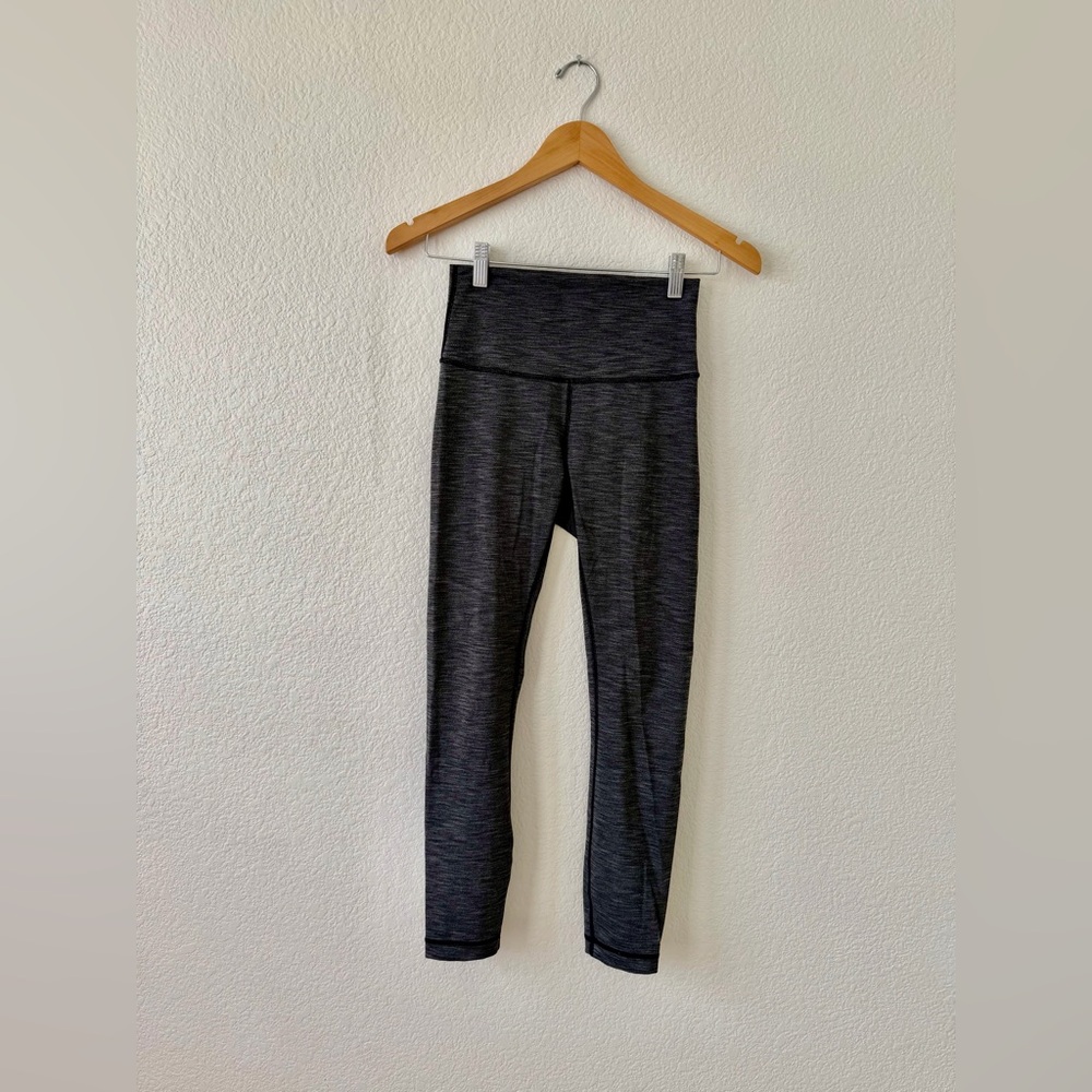 Women’s Lululemon Wunder Under’s Grey Size 4 GUC